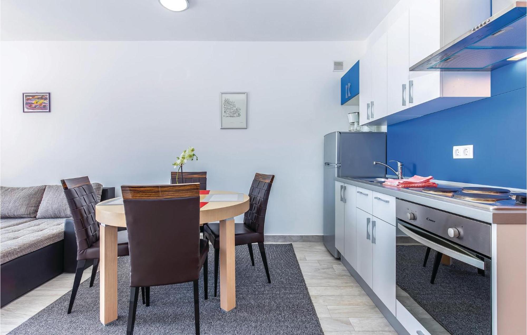 1 Bedroom Nice Apartment In Crikvenica Luaran gambar