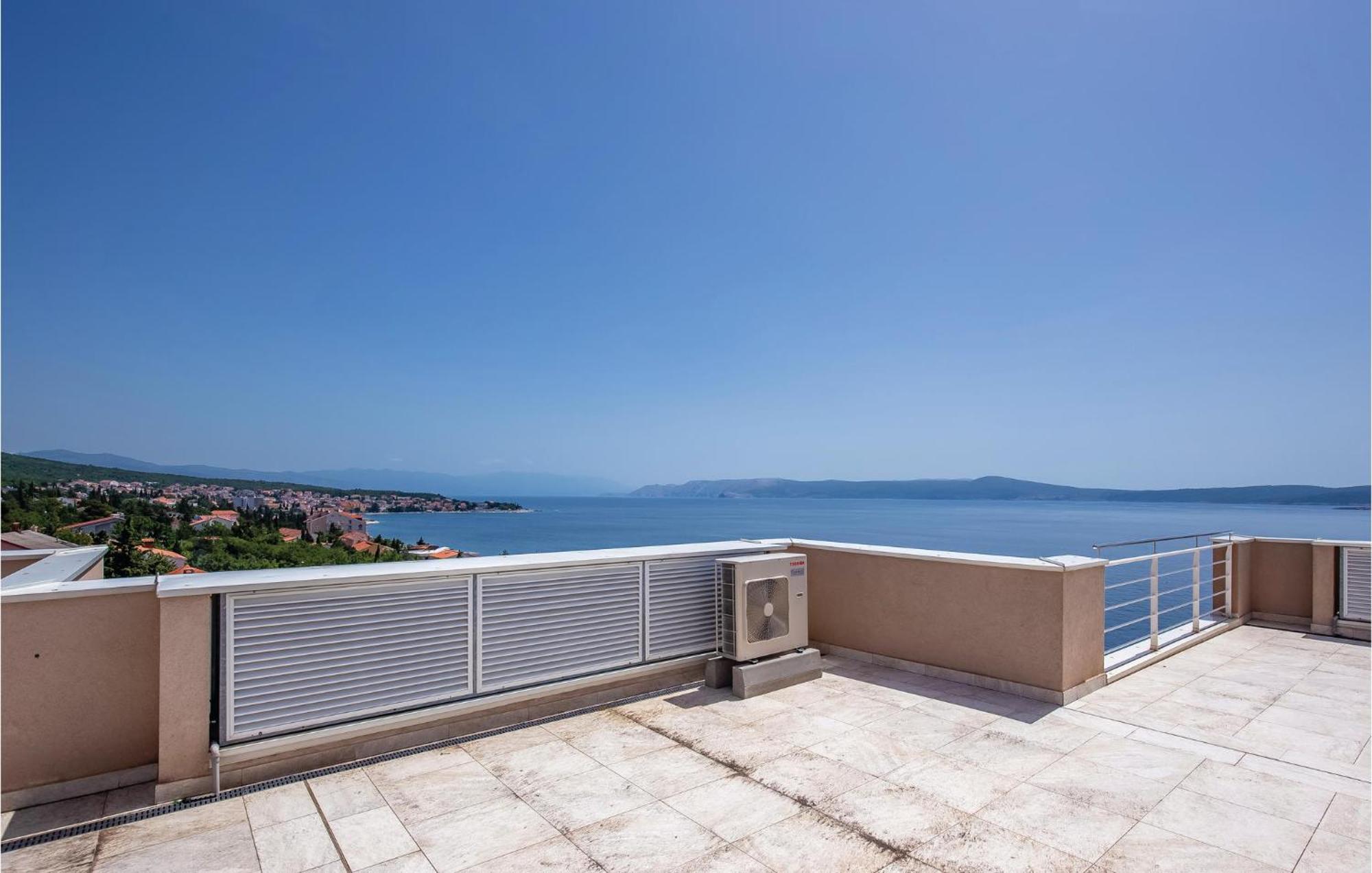 1 Bedroom Nice Apartment In Crikvenica Luaran gambar