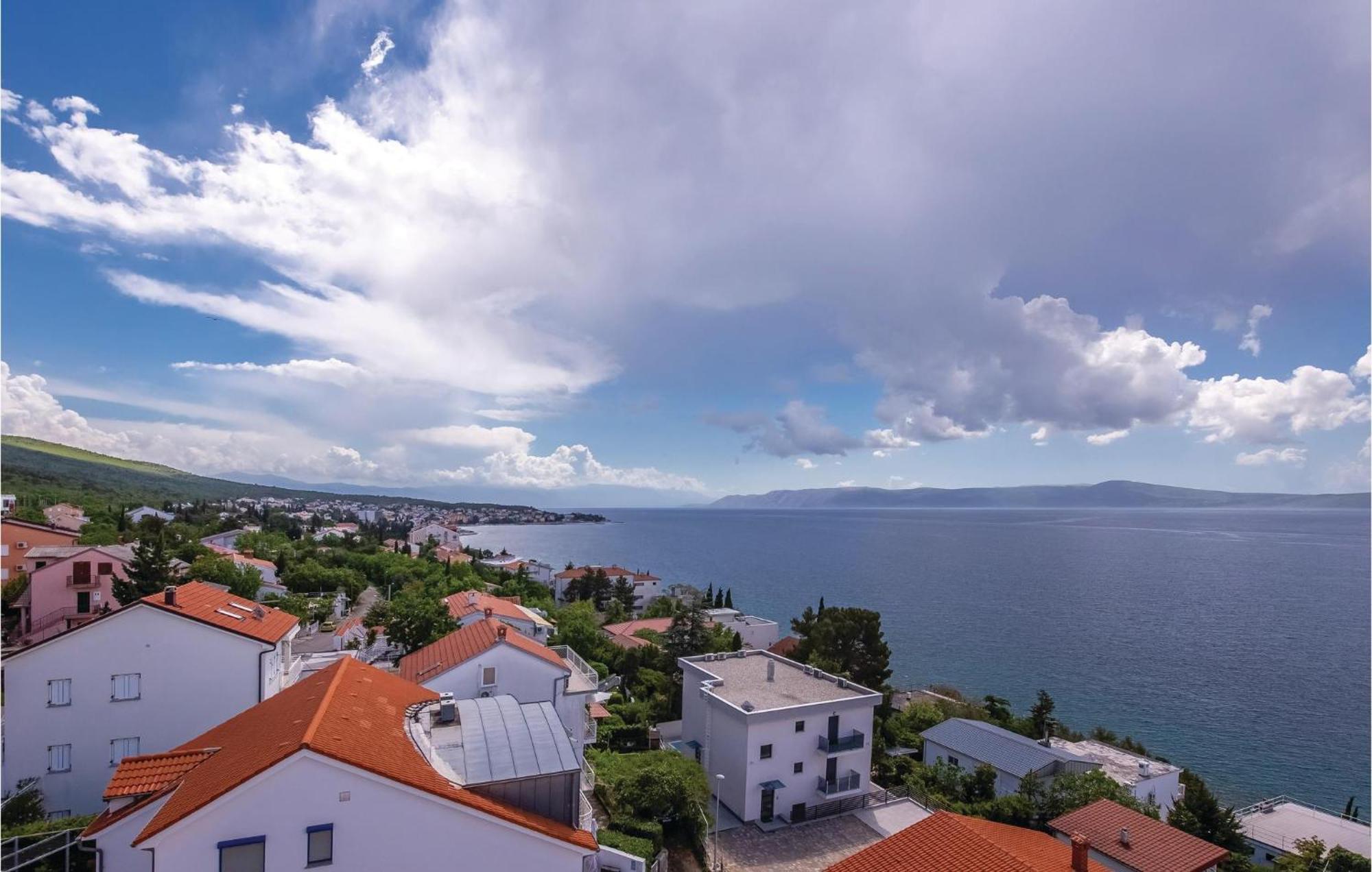 1 Bedroom Nice Apartment In Crikvenica Luaran gambar