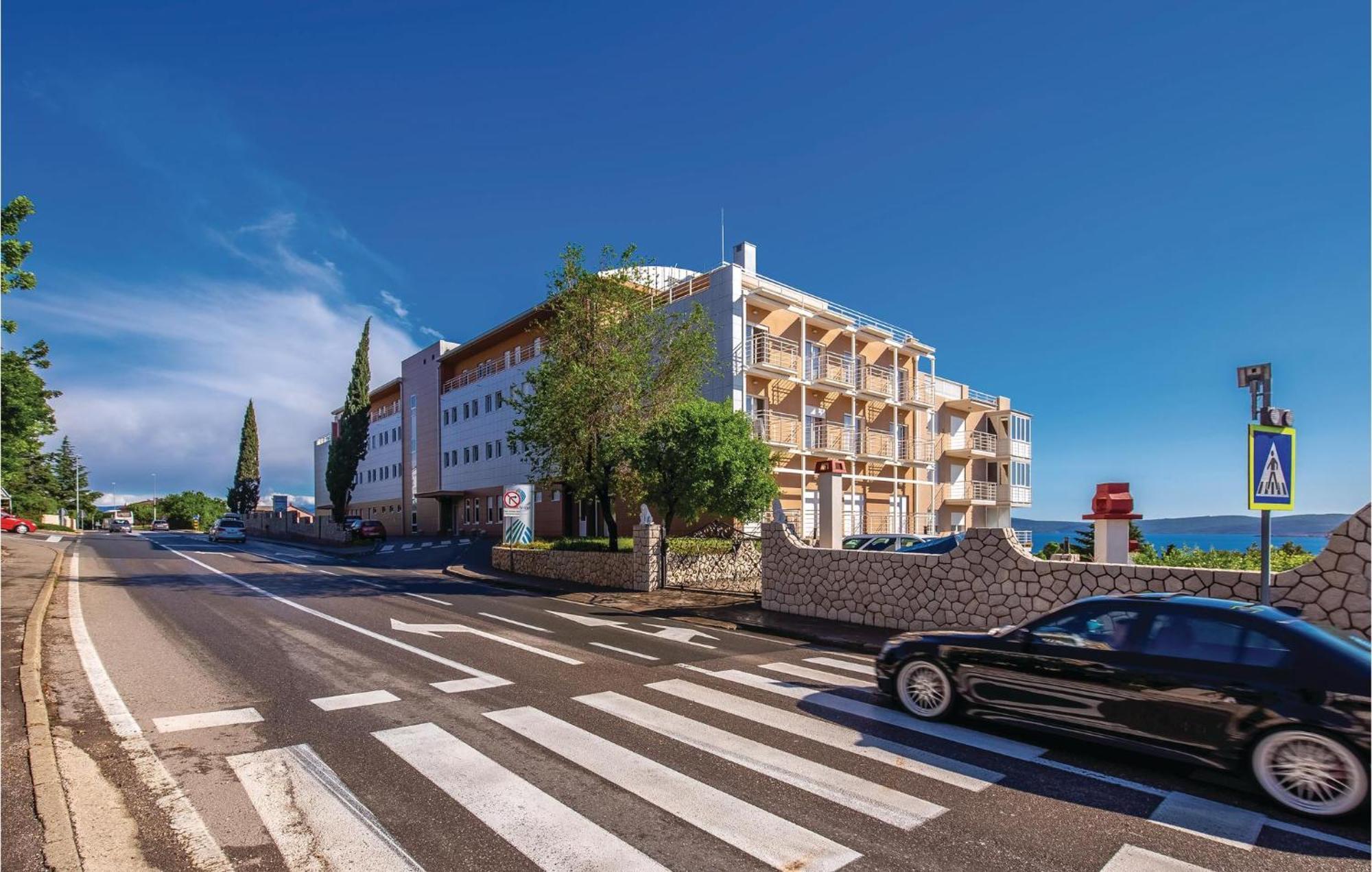 1 Bedroom Nice Apartment In Crikvenica Luaran gambar