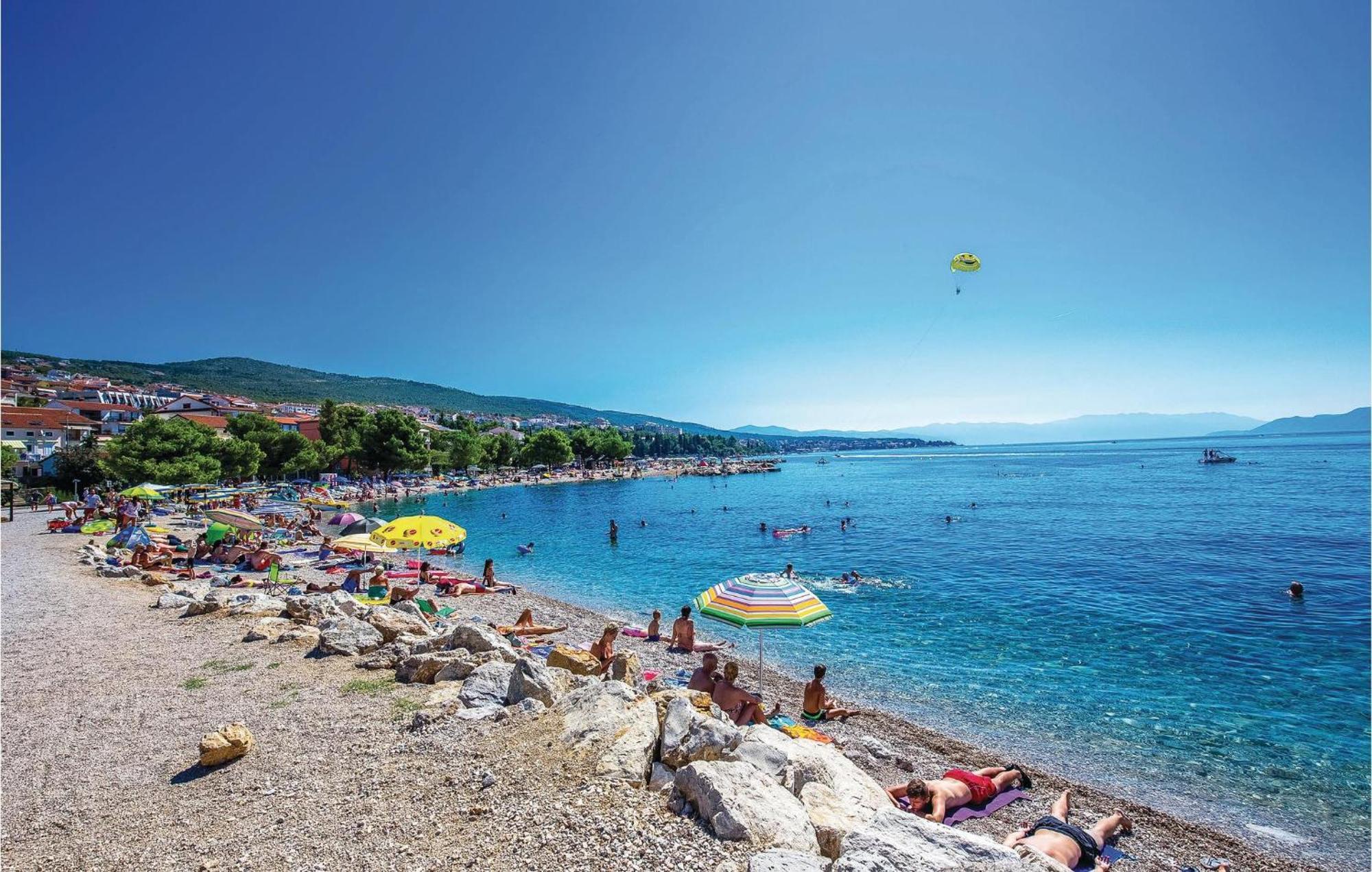 1 Bedroom Nice Apartment In Crikvenica Luaran gambar